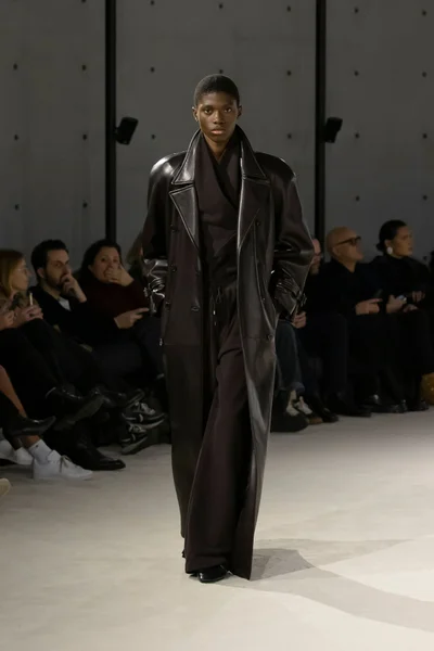 Look 17
